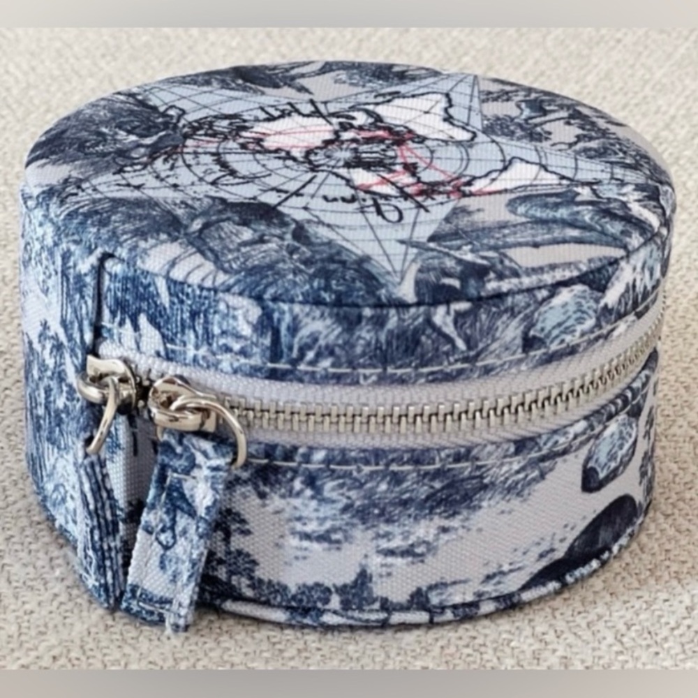 Dior Around The World Blue and White Travel Bag/case Brand new!! - Picture 4 of 11